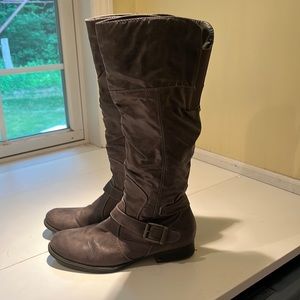 Woman’s high gray boots
